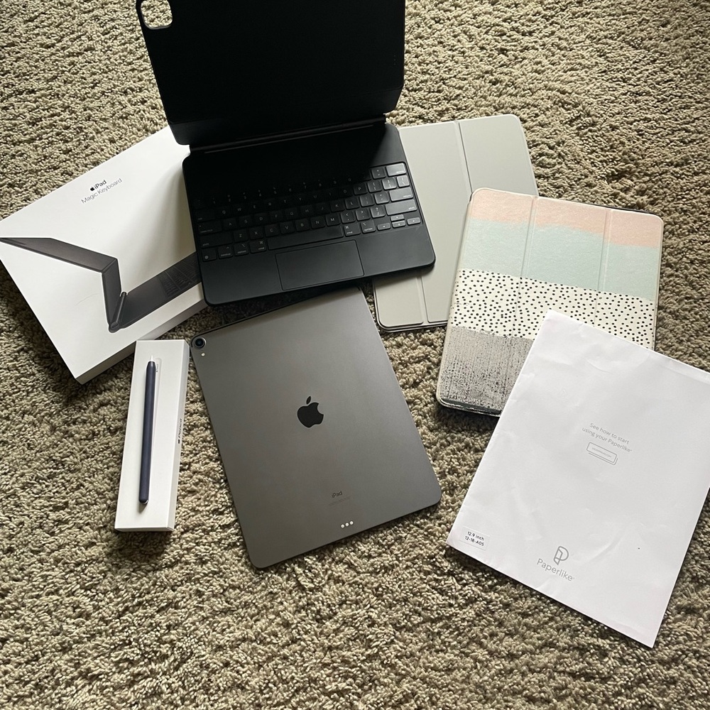 Apple iPad Pro 12.9 3rd Gen 256 GB bundle